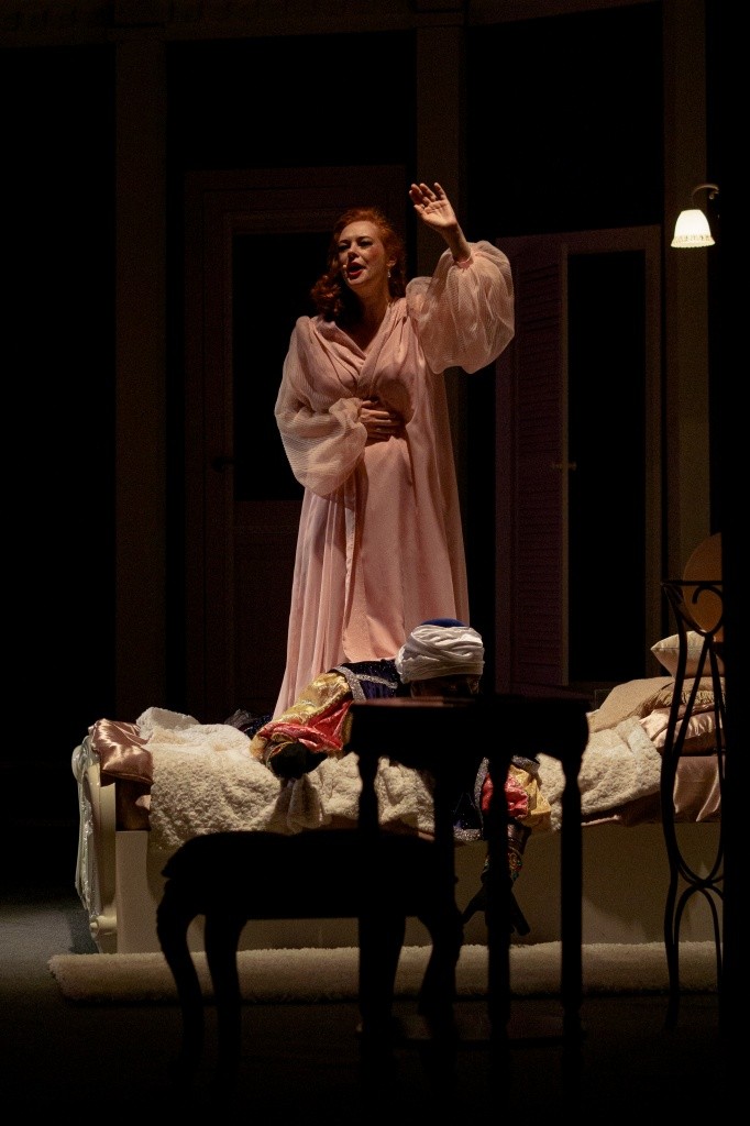 Ксения Немиро в образе оперной примы Дианы. Фото Ивана Пичушкина.jpg