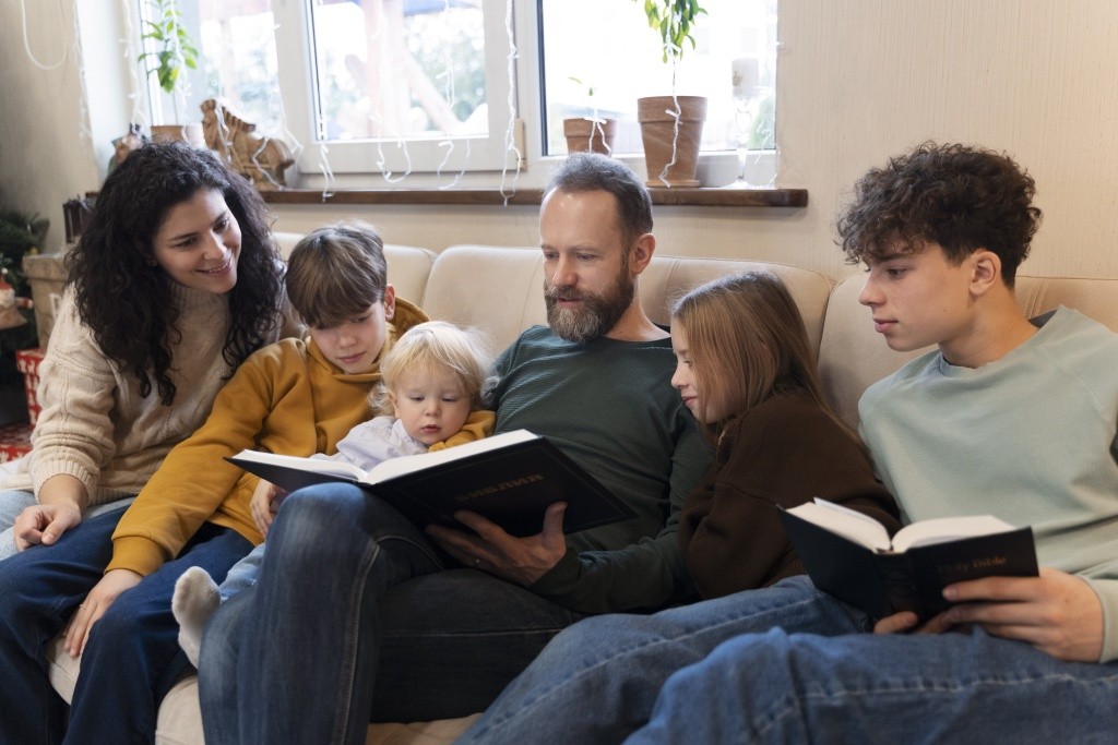 christian-family-praying-together.jpg