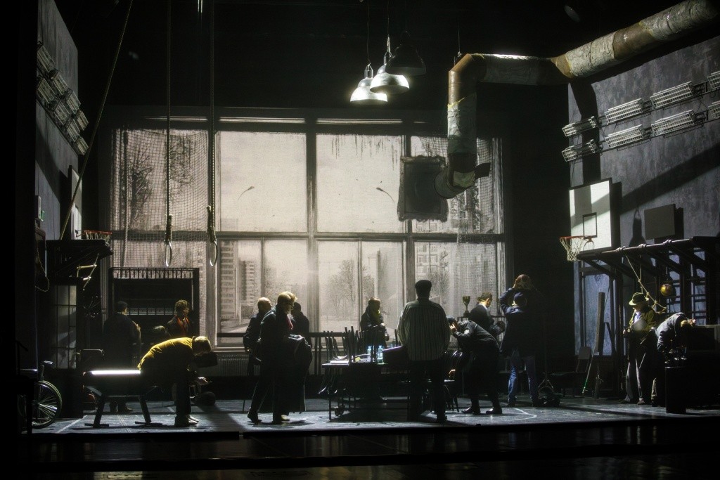 Михалков выстраивал каждую мизансцену до мельчайших деталей. Фото Евгения Никифорова.jpg