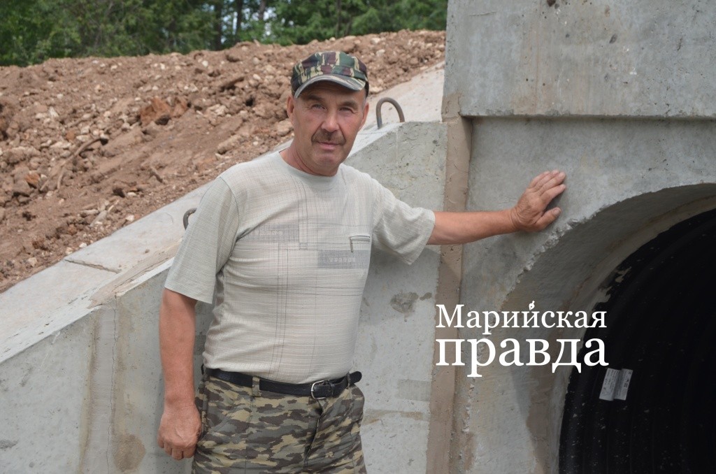 Житель деревни депутат сельского собрания Олег Петухов уверен, что теперь проблем с паводком у них больше не будет..jpg