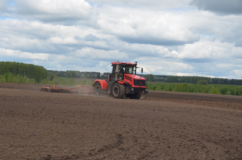 За последние годы на полях больше стало современной техники. ООО Тумьюмучаш.jpg