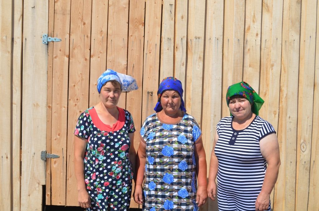 Дойка и уход за животными лежит на женских плечах.JPG