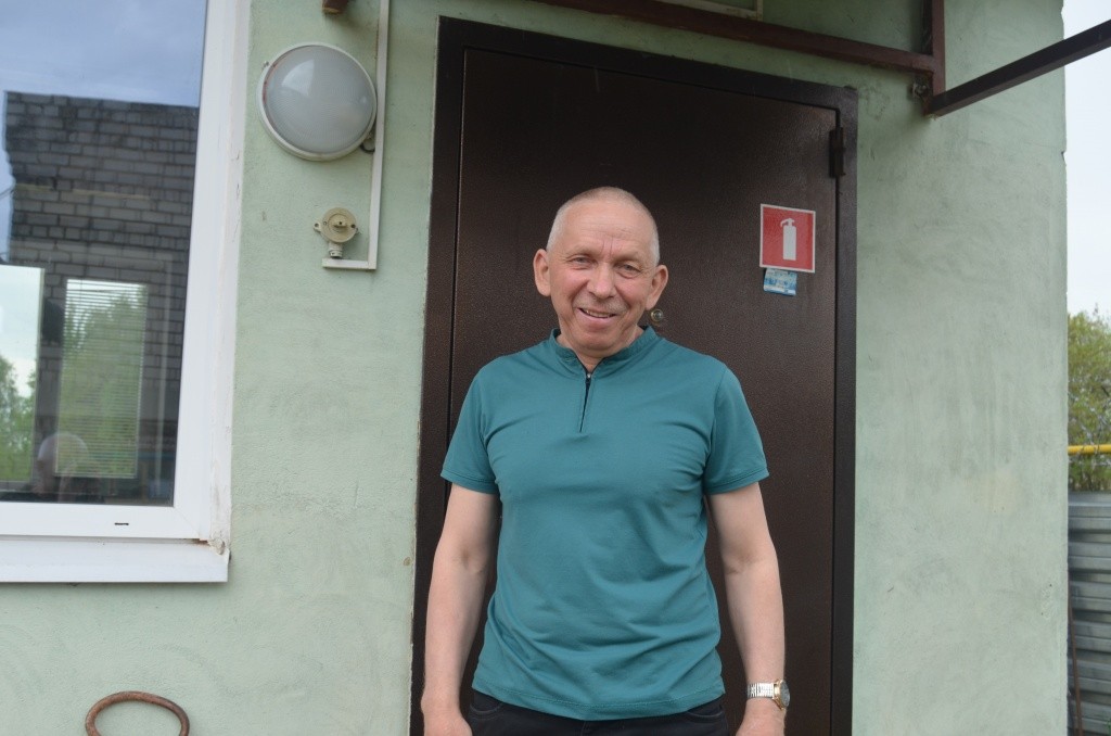 Старший на производстве Виталий Гусев мастер на все руки. Старший на производстве Виталий Гусев мастер на все руки.jpg