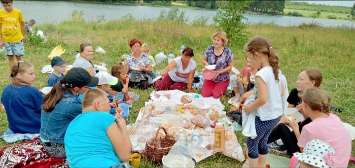 Во владениях семьи Соколовых любят проводить свои сборы многодетные семьи района .jpg
