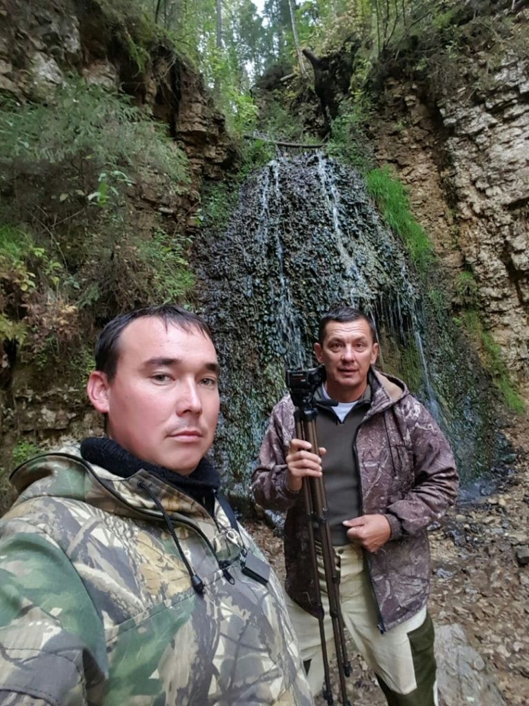 На память у водопада