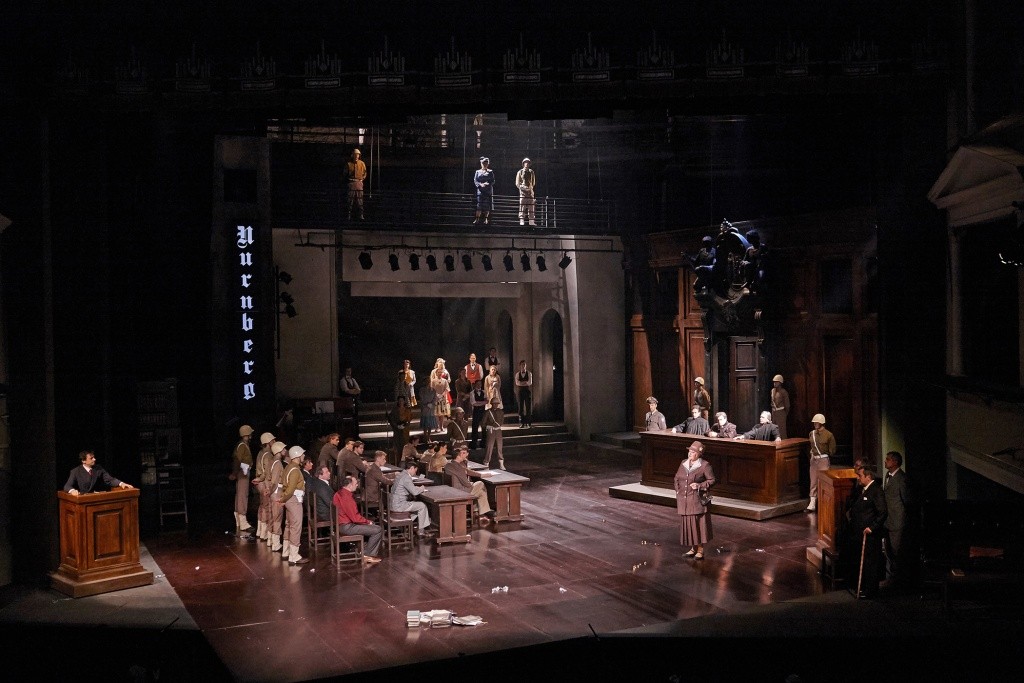 Нюрнберг - спектакль масштабный и в нем занята почти вся труппа театра. фото предоставлено РАМТом..jpg