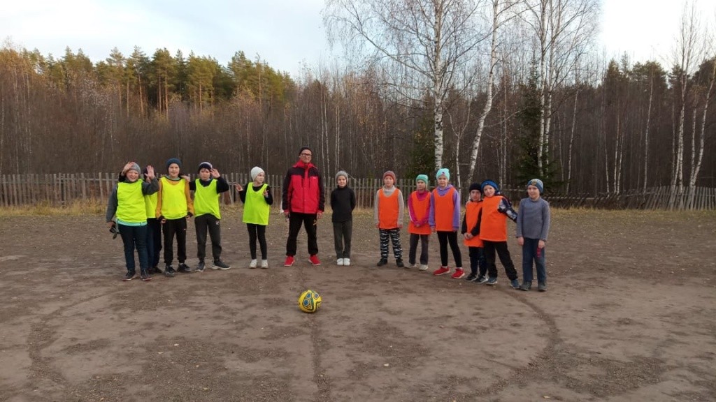 Футбол любимый вид спорта мальчишек и девчонок. Футбол любимый вид спорта мальчишек и девчонок.jpg