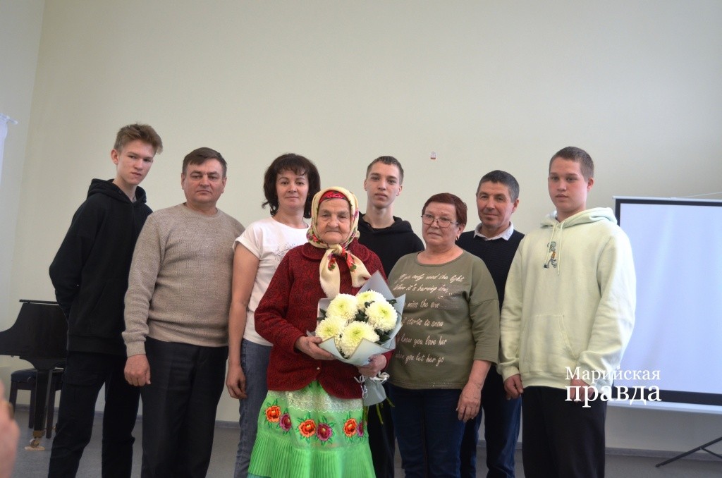 Дочь, внуки и правнуки гвардии рядового Антонова..jpg