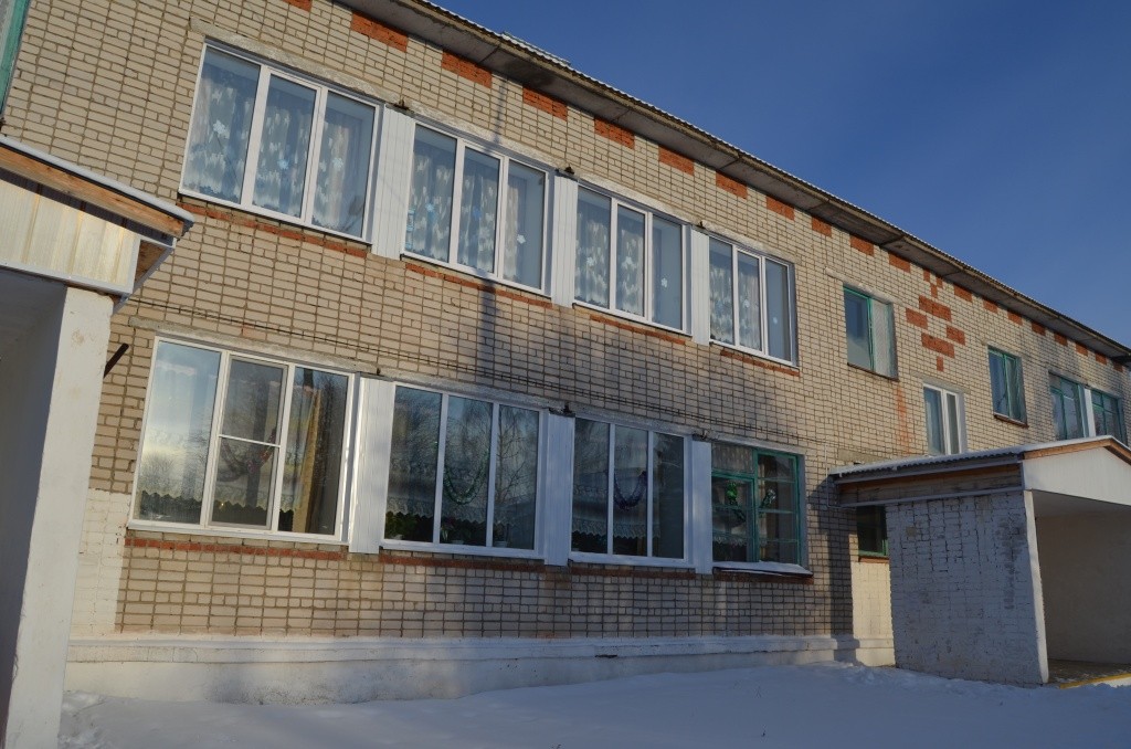 Красная шапочка одевается в новогоднее убранство.JPG