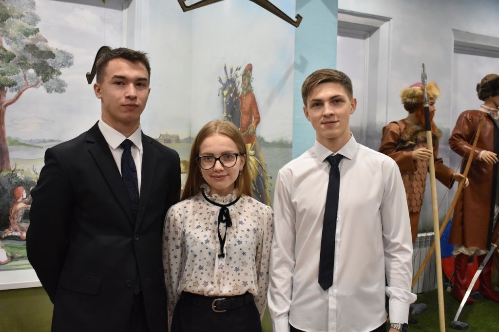 Ребята из художественного училища 