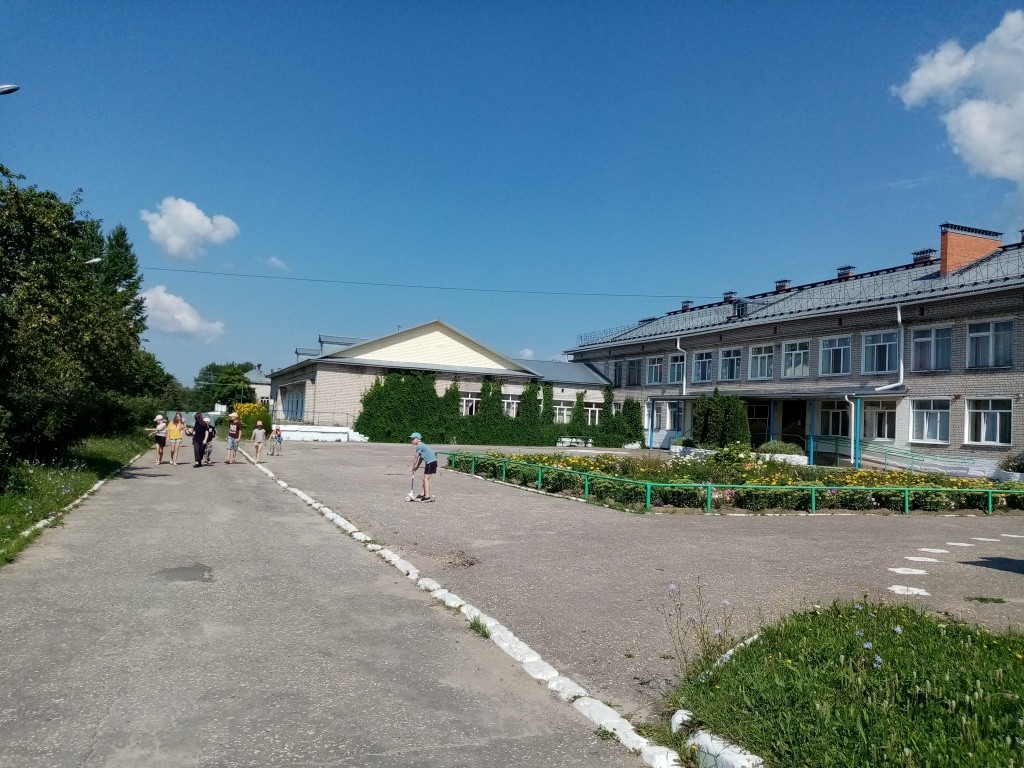 Даже летом в Савинском доме-интернате не бывает пусто. (Фото Натальи Кулишовой).