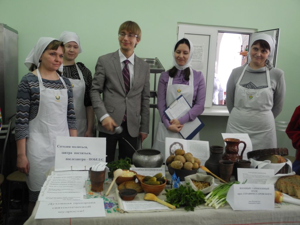 Команда гарнизонного военного храма. (Фото Натальи Кулишовой).