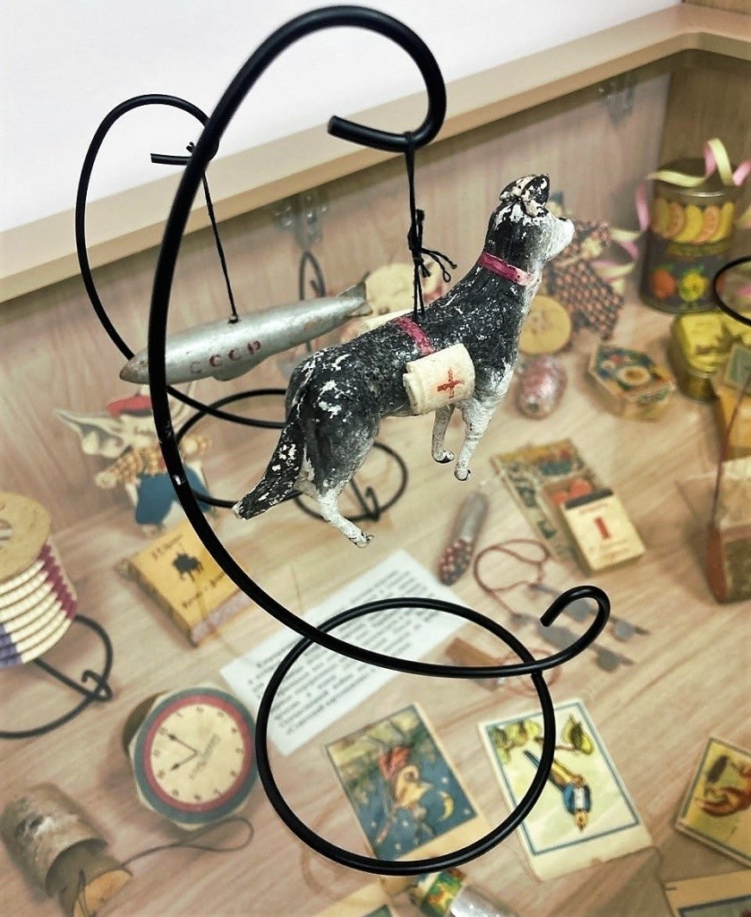 Елочная игрушка собаки-санитара.jpg