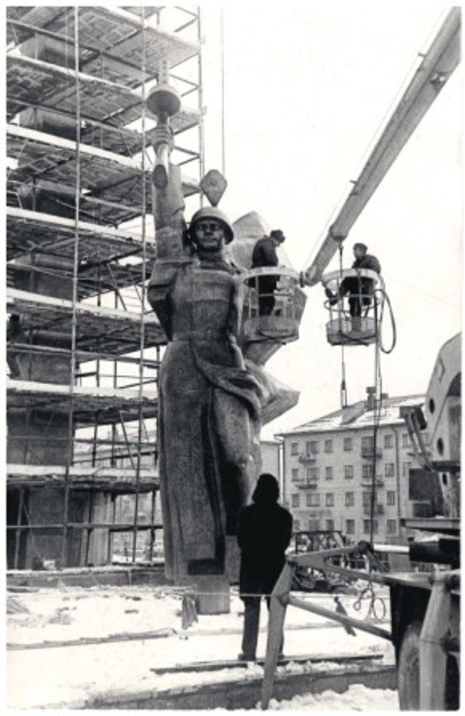 монумент.jpg монумент.jpg