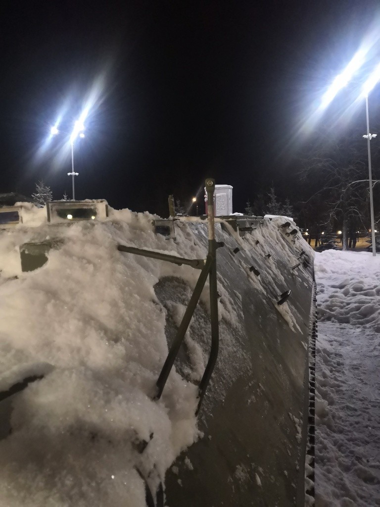 Вот на этом упоре находилось зеркало заднего вида.jpg