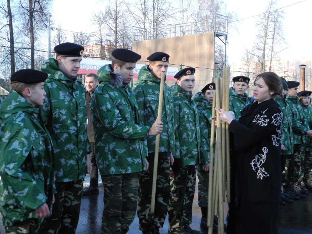 Воспитанники кадетского центра: тяжело в учении, легко - в бою. (Фото Натальи Кулишовой).