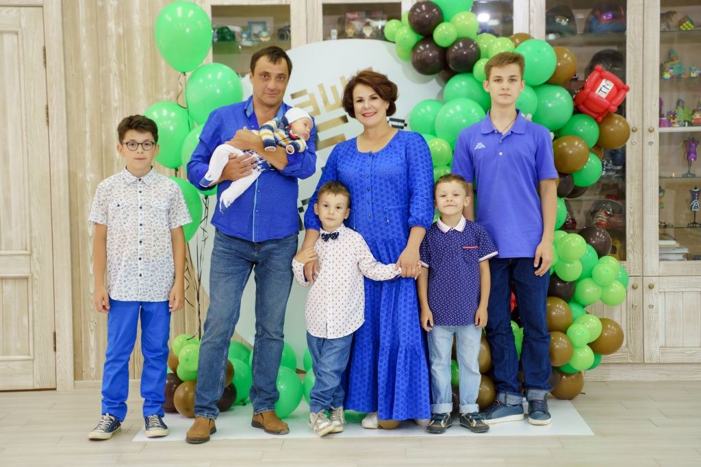 Нечасто удается всей семье собраться вместе. Фото из личного архива семьи Синьковских.jpg