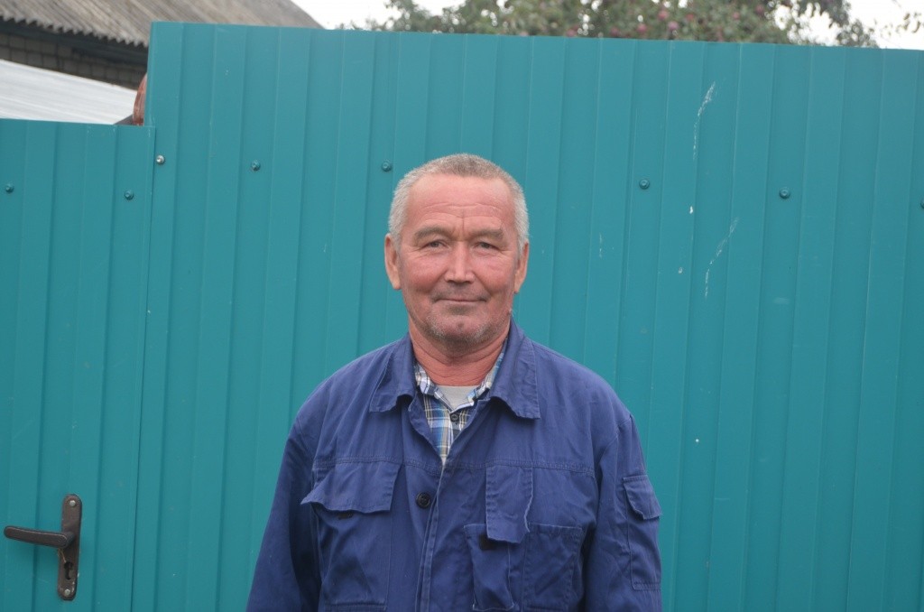 Анатолий Горбунов в деревне, особенно летом, скучать некогда.JPG