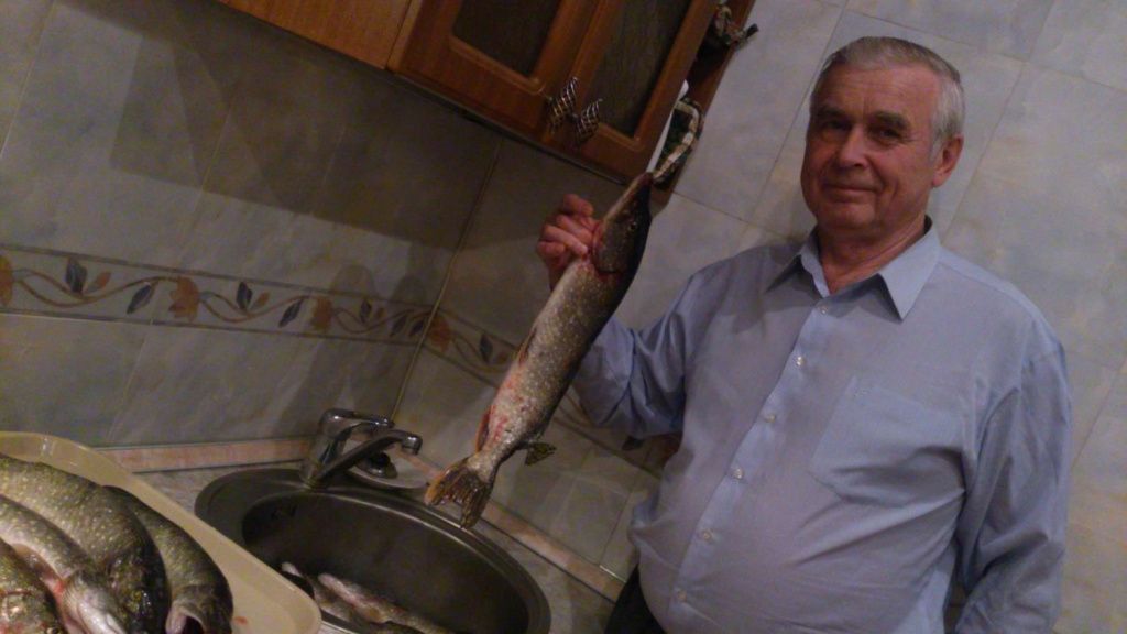 Юра с зимними щучками