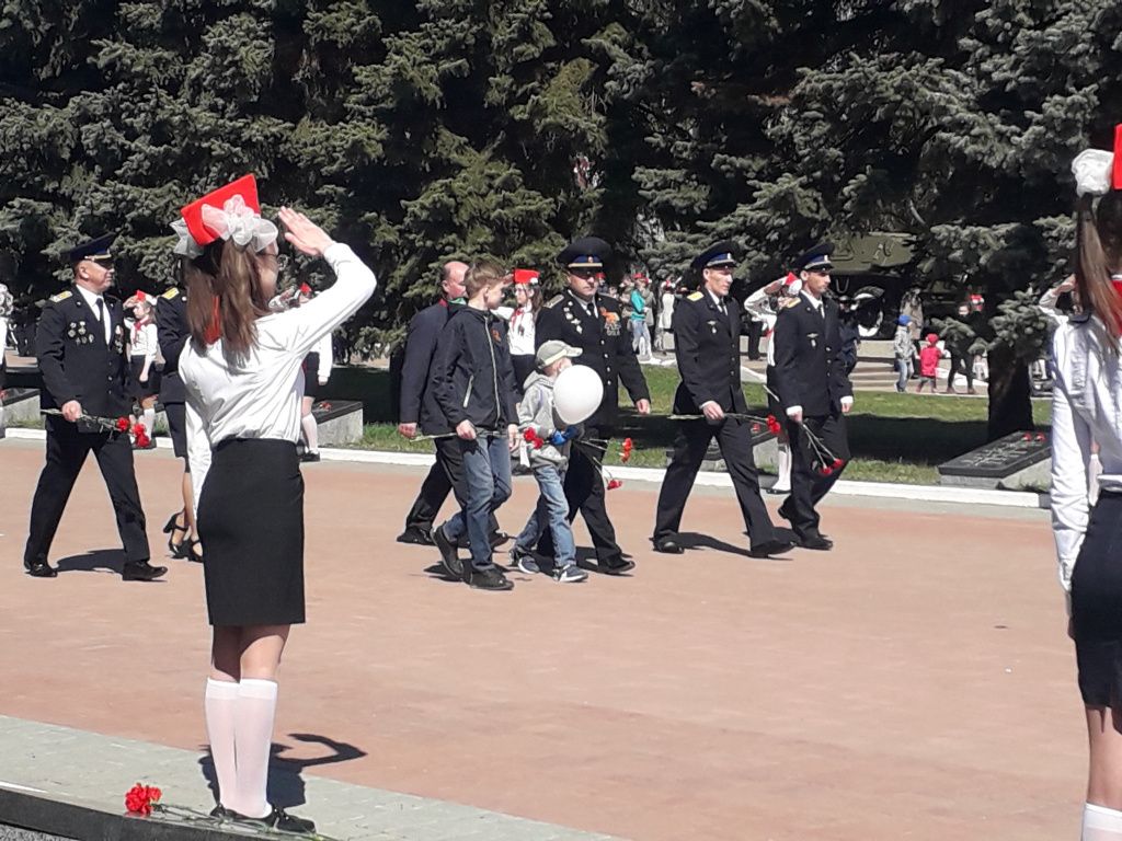 Церемония возложения цветов.