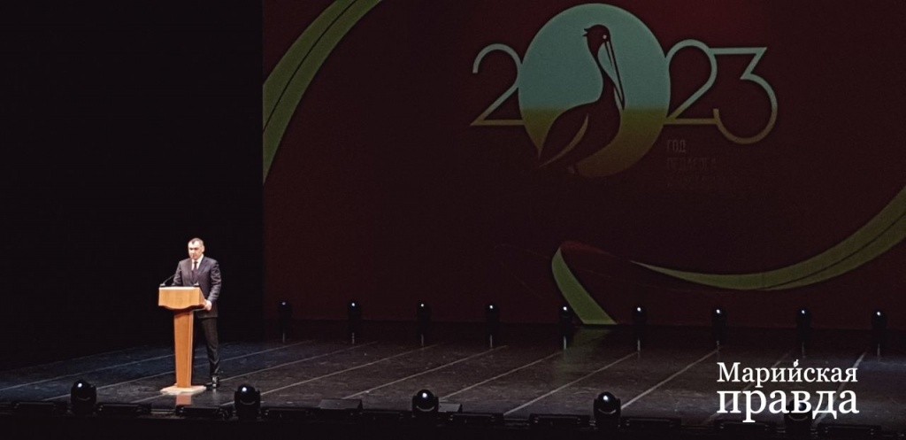 Глава региона Юрий Зайцев обратился к педагогам со словами благодарности за их труд. Фото Е. Роман. photo_2023-03-13_13-33-27.jpg