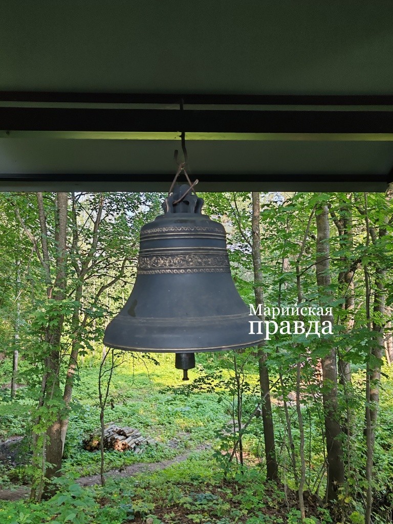 Звонница установлена между обелиском и часовней1.jpg