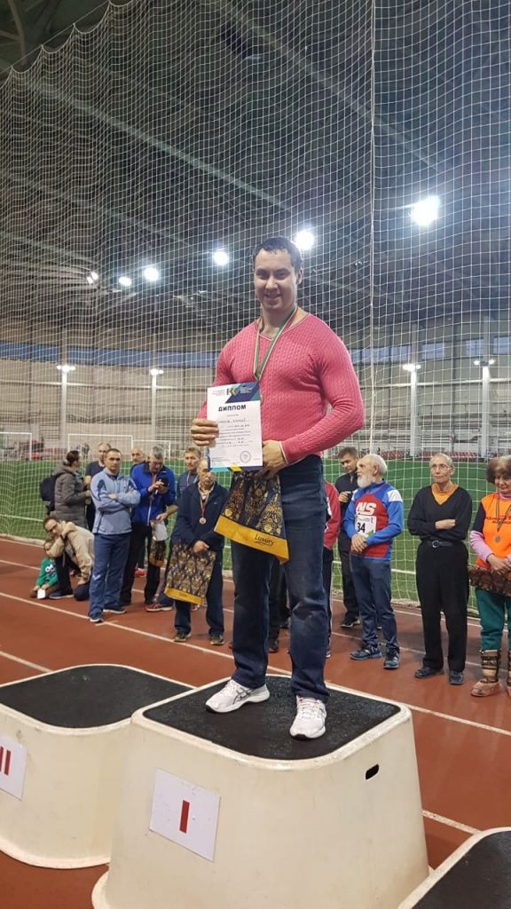 А.Соколов - победитель в абсолютном зачете в беге на 60 м.jpg
