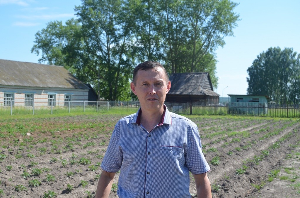 По выражению директора школы Александра Репина, труд еще никого не испортил.JPG