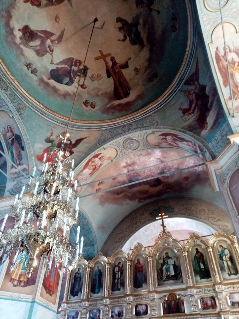 Свод собора сохранил ранее располагавшийся здесь музей. (Фото Натальи Кулишовой).