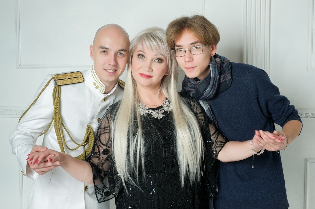 Светлана со своими сыновьями. Фото предоставлено Светланой Осиповой.jpg