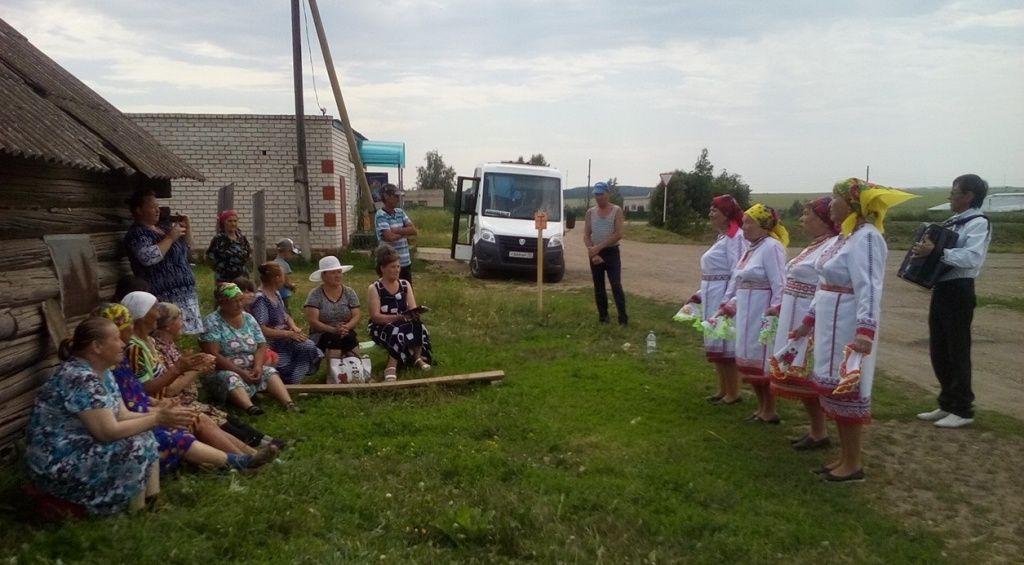 Акция "От сердца к сердцу" в Ошканере. (Фото предоставлено районным КЦСОН).