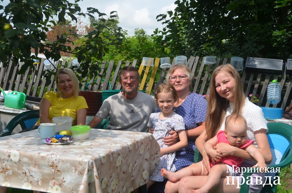 Сейчас у родителей гостят обе дочери с внучками 1.jpg