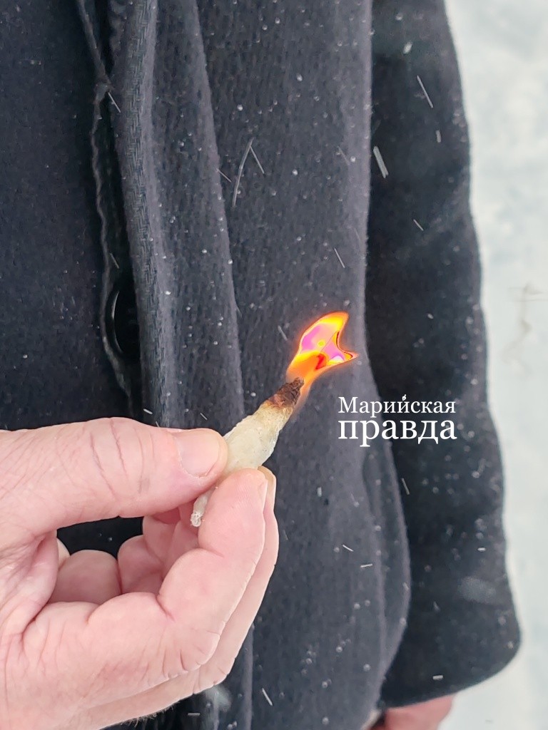 Даже побывав в воде спичка- свечка горит хоть бы что 1.jpg