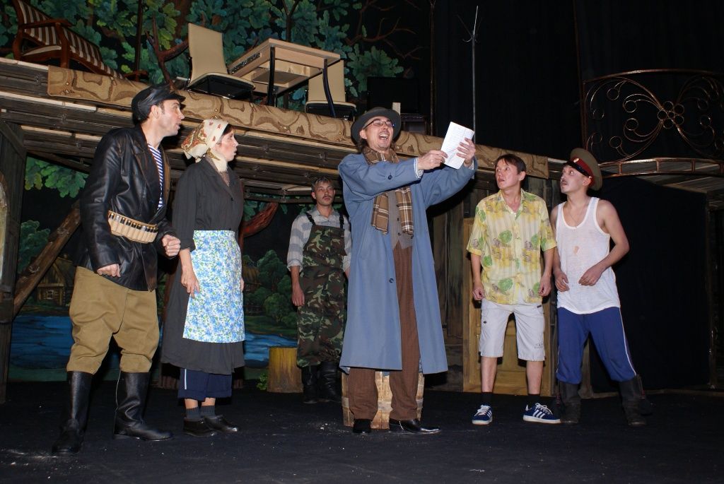 Сцена из спектакля Когда грянет гром, поставленного по пьесе Гордеева.JPG