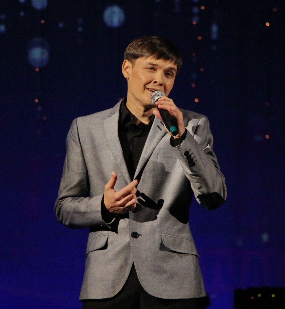 Сцена - это мое... Фото предоставлено Виктором Апталиковым.jpg