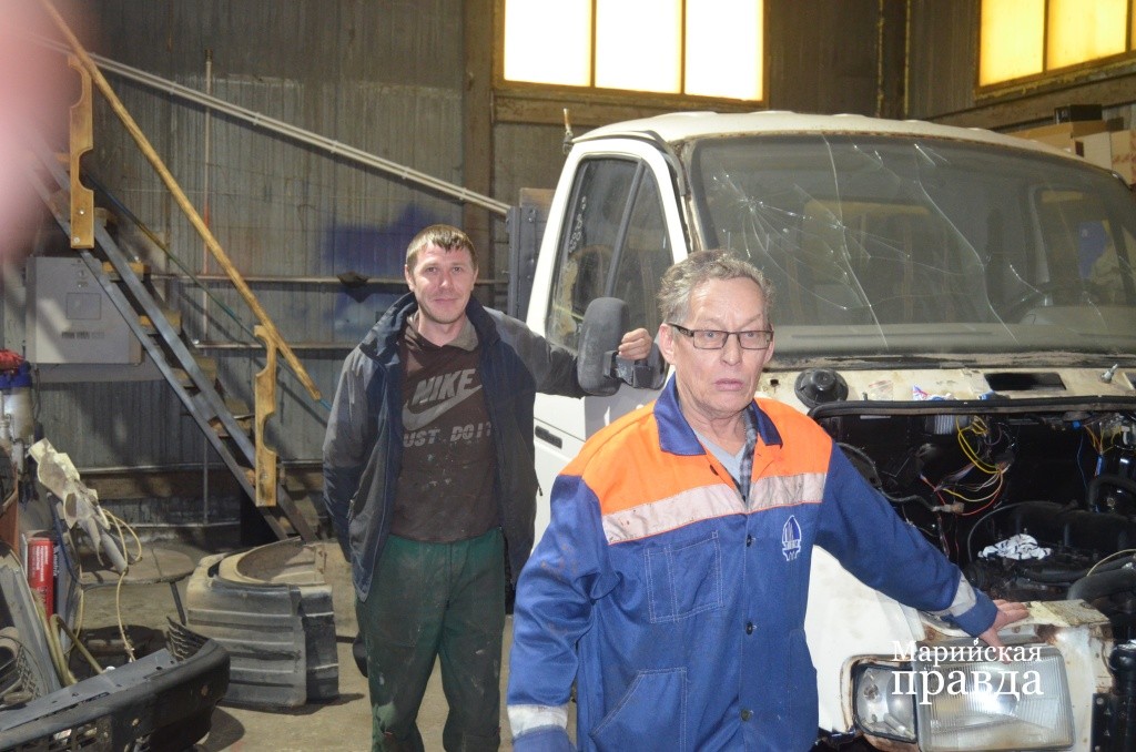 Сегодня с Газелькой работали Станислав Мамаев и Григорий Шулепов (слева направо)..jpg