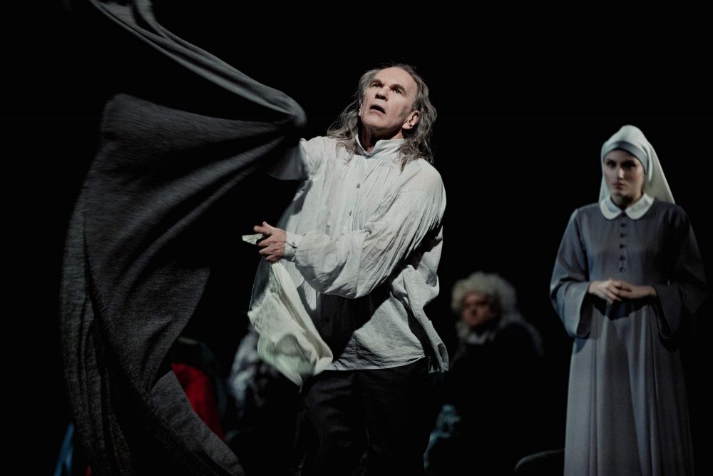 Амадей. Антонио Сальери - Алексей Гуськов. Фото с официального сайт театра им. Е. Вахтангова. Автор- Яна Овчинникова.jpg