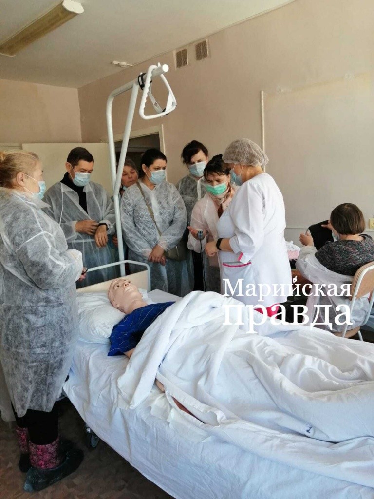 Практическое занятие у будущих сиделок..jpg