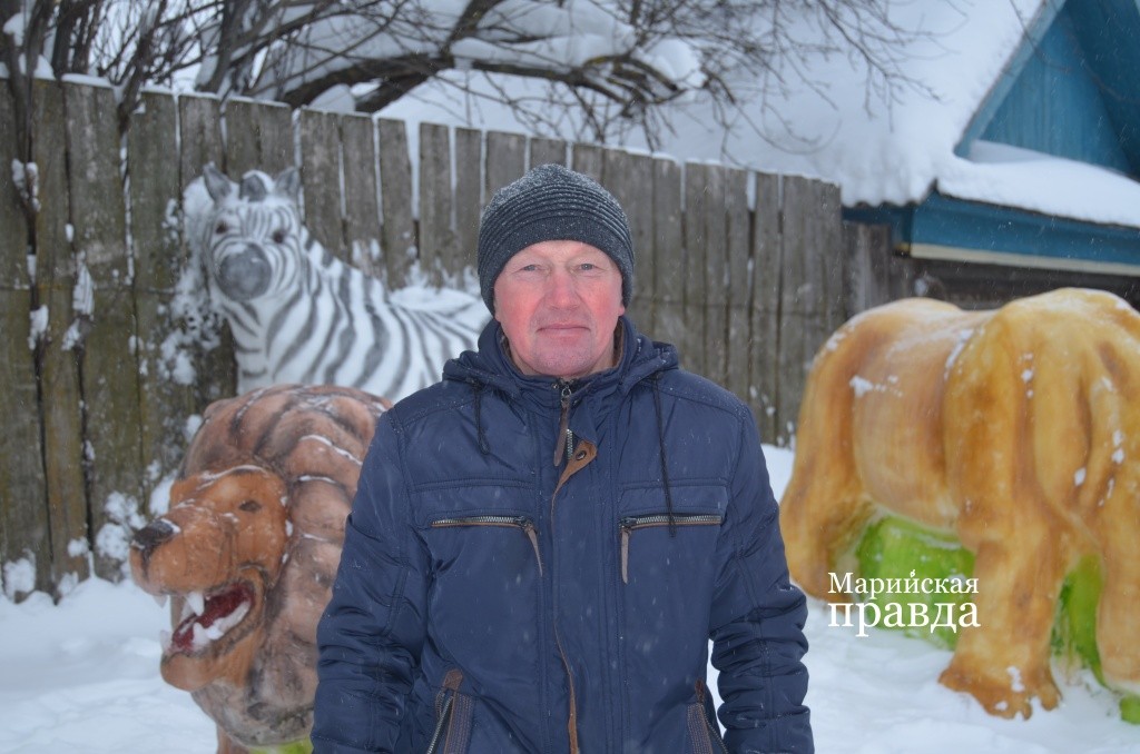 Вот уже несколько лет Борис Тымбаршев создает для людей снежную сказку.jpg
