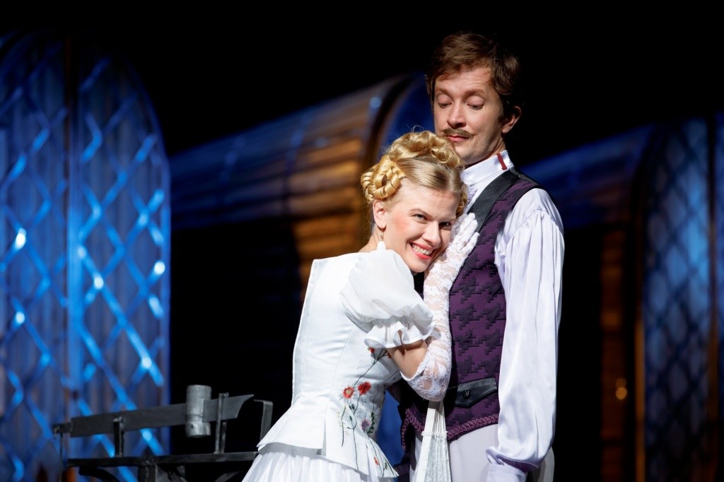 Спектакль Аферисты. Липочка- Наталья Ложкина. фото предоставлено актрисой.jpg