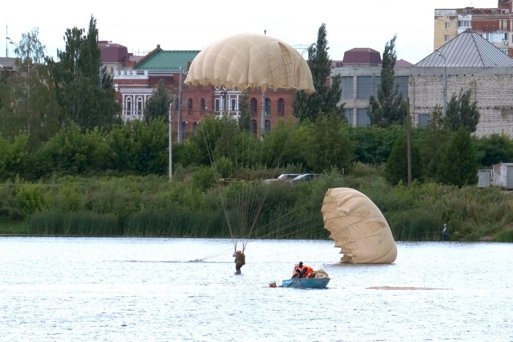 парашютисты на воде парашютисты на воде