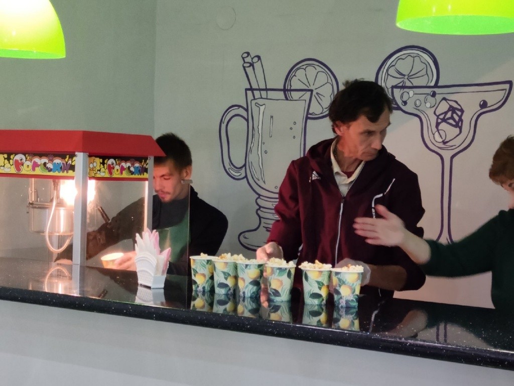 Заходите к нам в кафе! (Фото предоставлено пресс-службой Минсоцразвития РМЭ). Заходите к нам в кафе! (Фото предоставлено пресс-службой Минсоцразвития РМЭ).