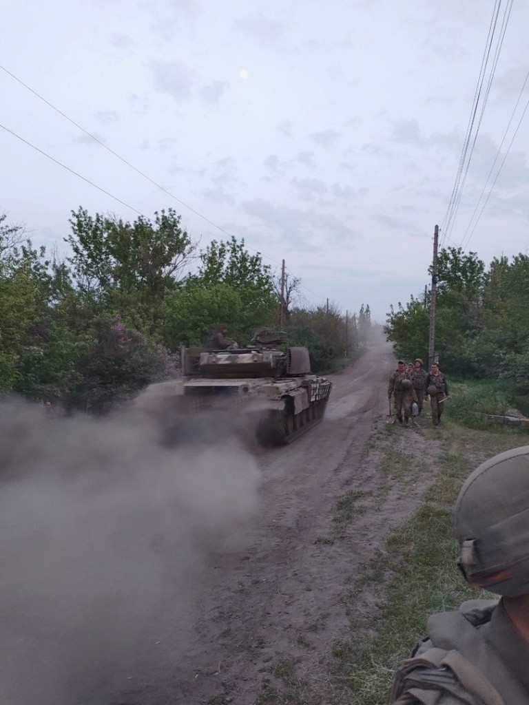 Спецоперация - в защиту мирных людей от неонацизма. (Фото из личного архива предоставлено Николаем Надежкиным).