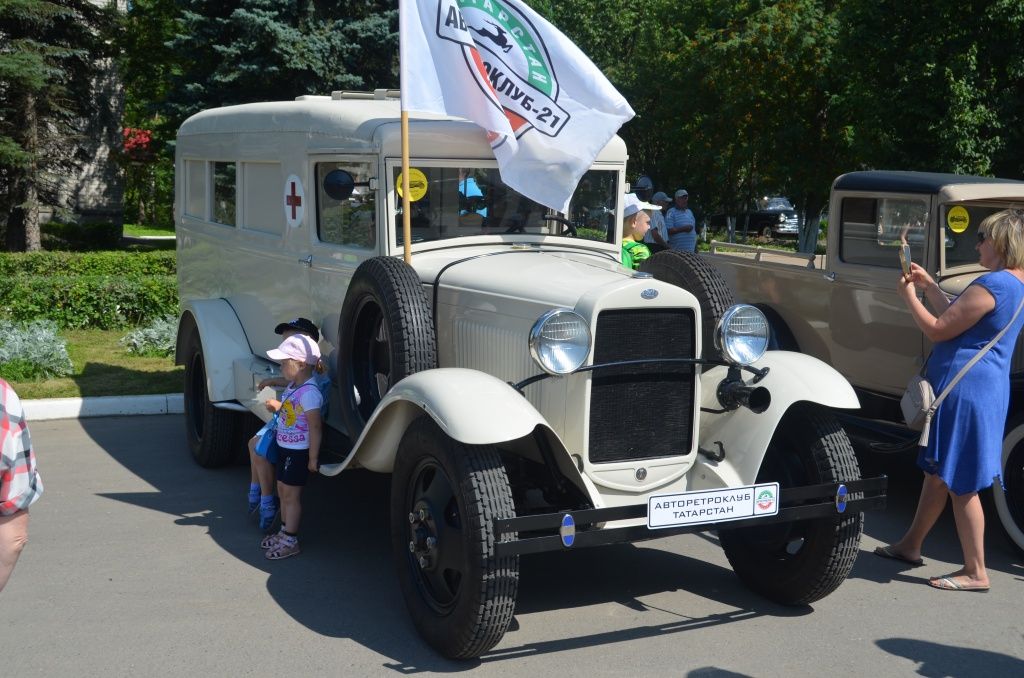 Очень интересные экспонаты представил авторетроклуб из Казани.JPG