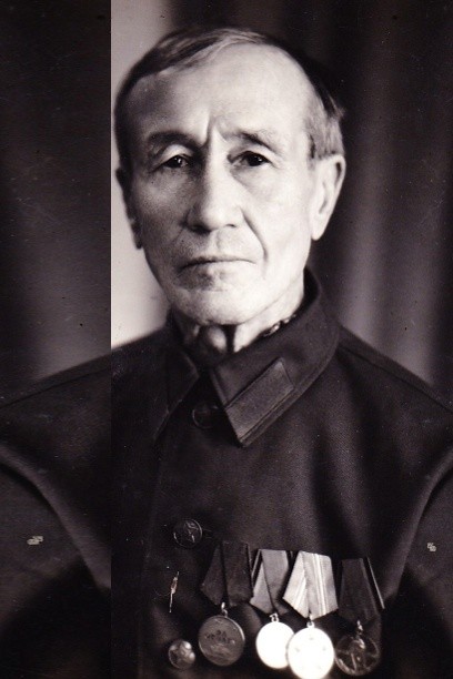 Много чего повидал на своем веку старый солдат.jpg