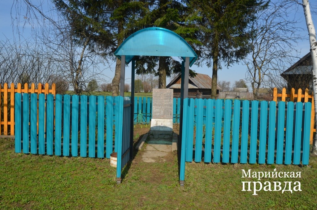 Деревенский обелиск воинам-землякам 1.jpg