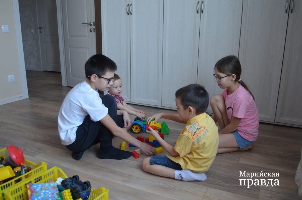 В большой семье дети, как правило, дружные..jpg