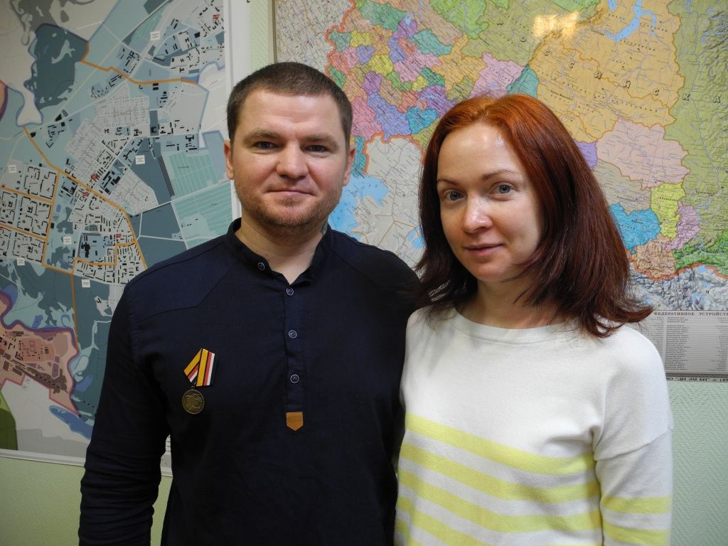 Денис и Юлия Дубоделовы - многодетные родители сейчас. (Фото Натальи Кулишовой).