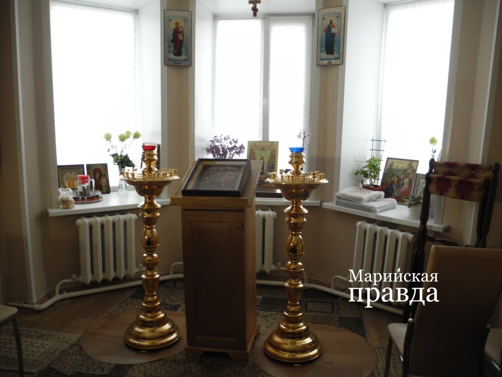 На все - Божий промысел (в молельной комнате возрождающегося монастыря). (Фото Натальи Кулишовой).