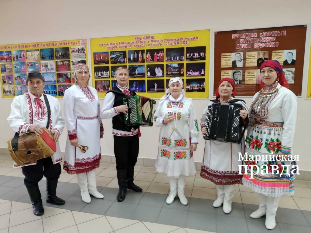 Ансамбль Поро кас является достоянием деревни..jpg